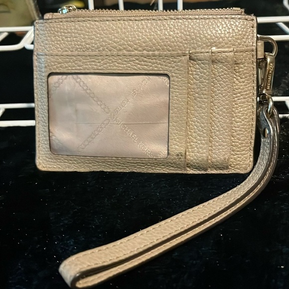 Michael Michael Kors Jet Set, Zip Top, Tan Wallet - Picture 9 of 14